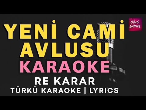 Yeni Cami Avlusunda - Re