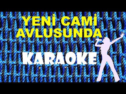 Yeni Cami Avlusunda