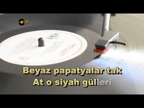 Gece Kirpikli kadın
